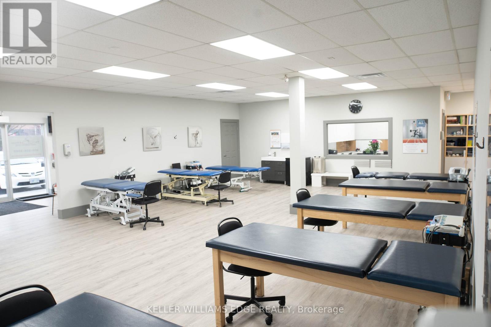 B - 1160 Blair Road, Burlington, Ontario  L7M 1K9 - Photo 4 - W12693412