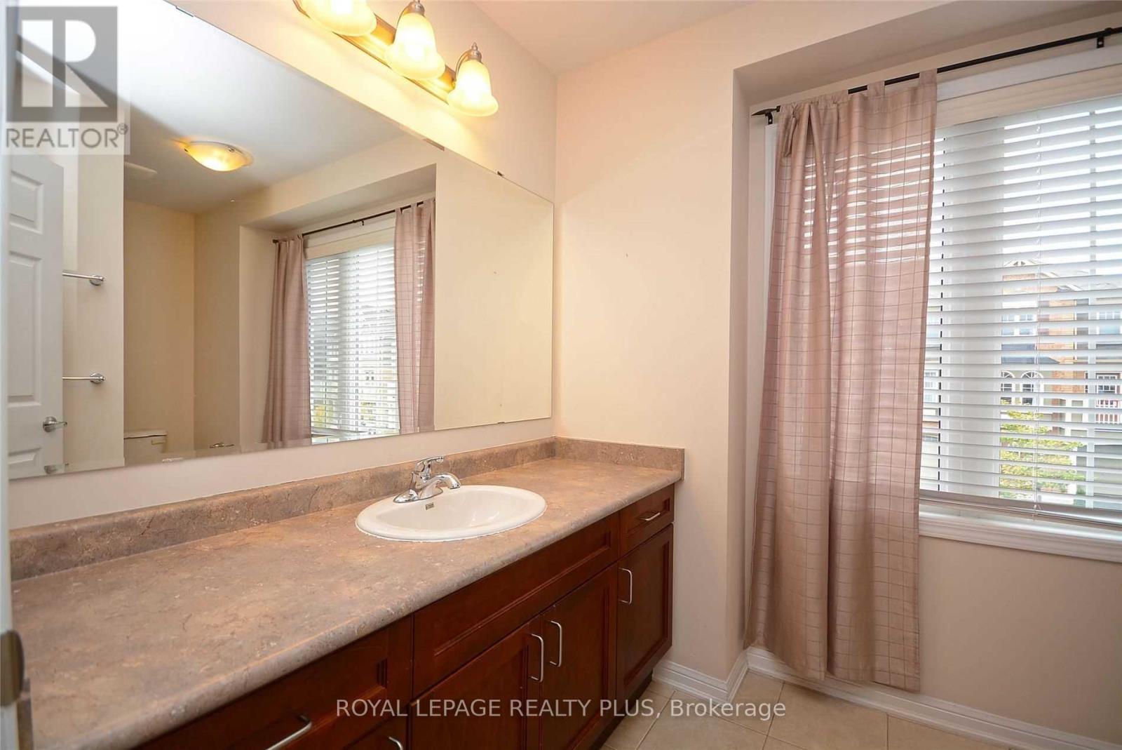 346 Cavanagh Lane, Milton, Ontario  L9T 8G2 - Photo 19 - W12693422