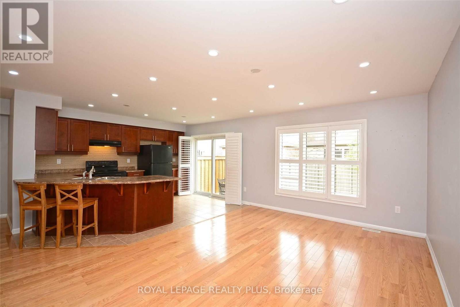 346 Cavanagh Lane, Milton, Ontario  L9T 8G2 - Photo 4 - W12693422