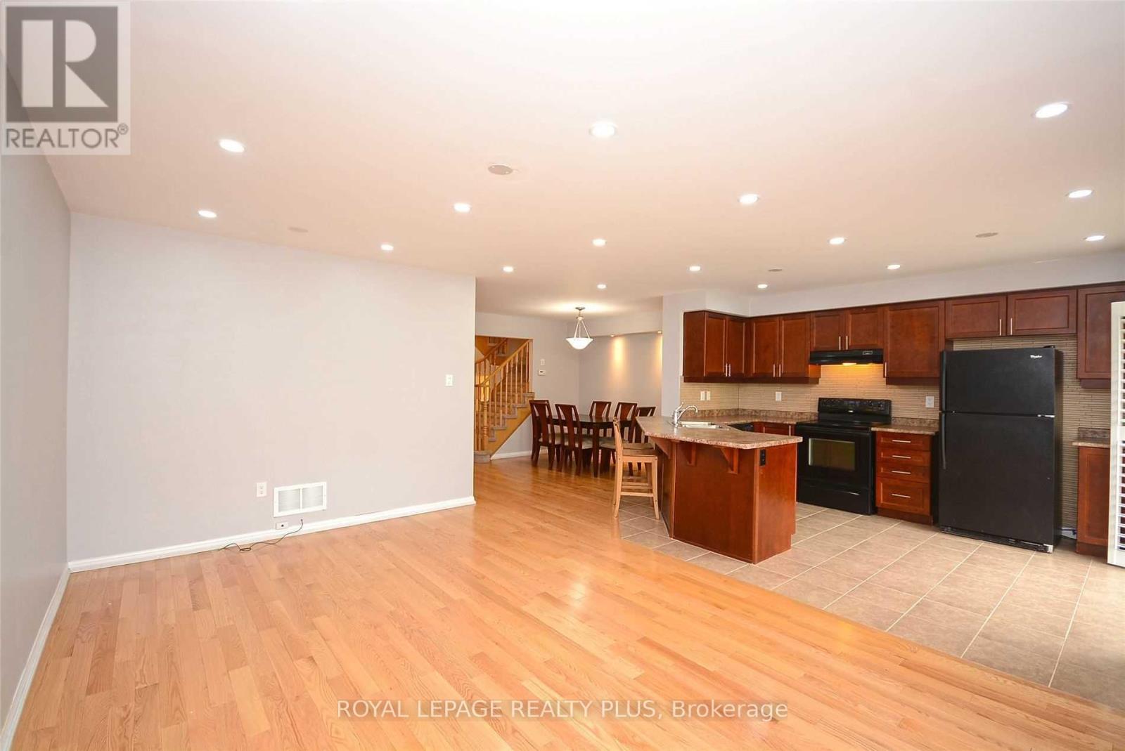 346 Cavanagh Lane, Milton, Ontario  L9T 8G2 - Photo 5 - W12693422