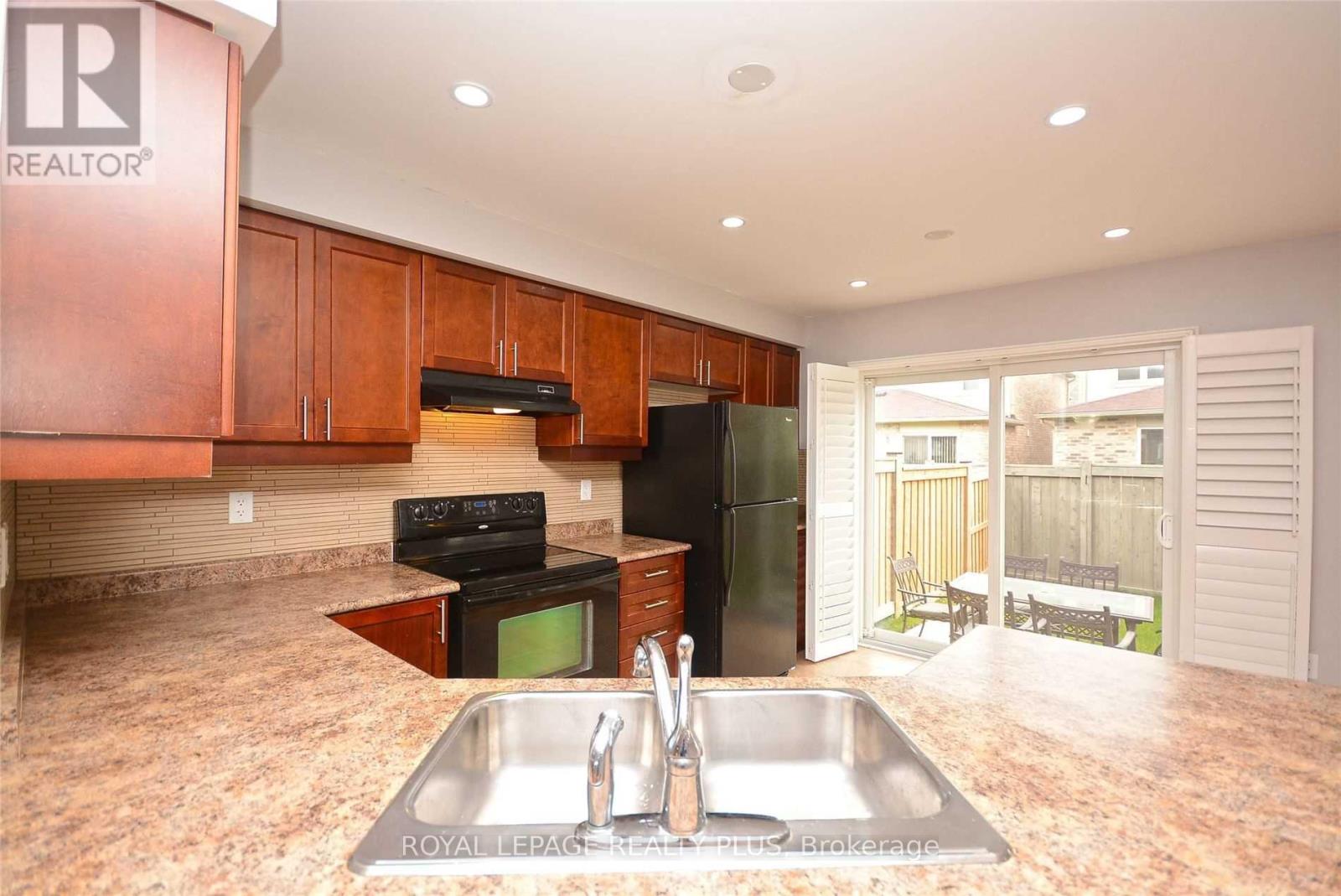 346 Cavanagh Lane, Milton, Ontario  L9T 8G2 - Photo 6 - W12693422