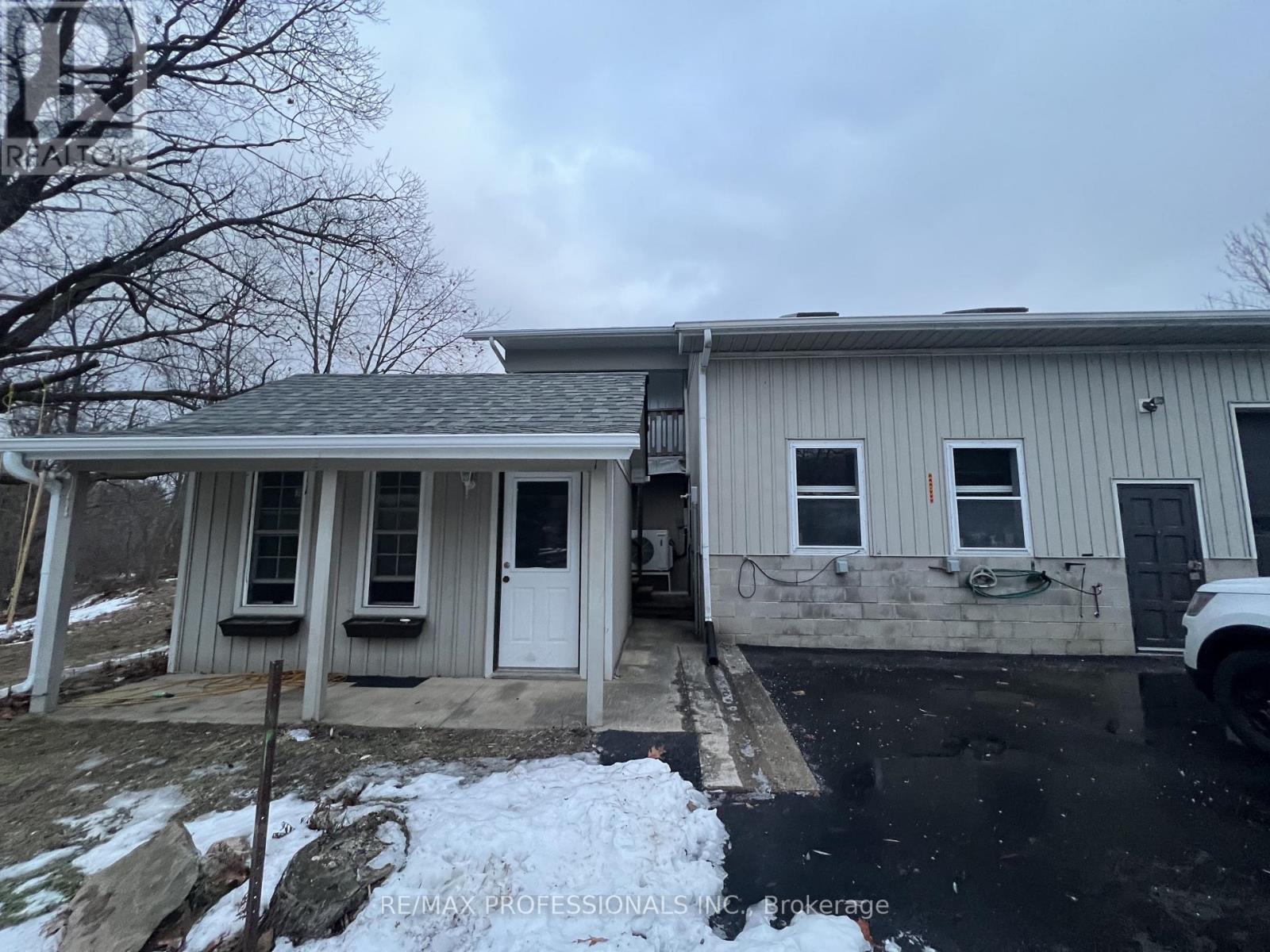 COACH HOUSE - 7158 BELL SCHOOL LINE, Milton, Ontario