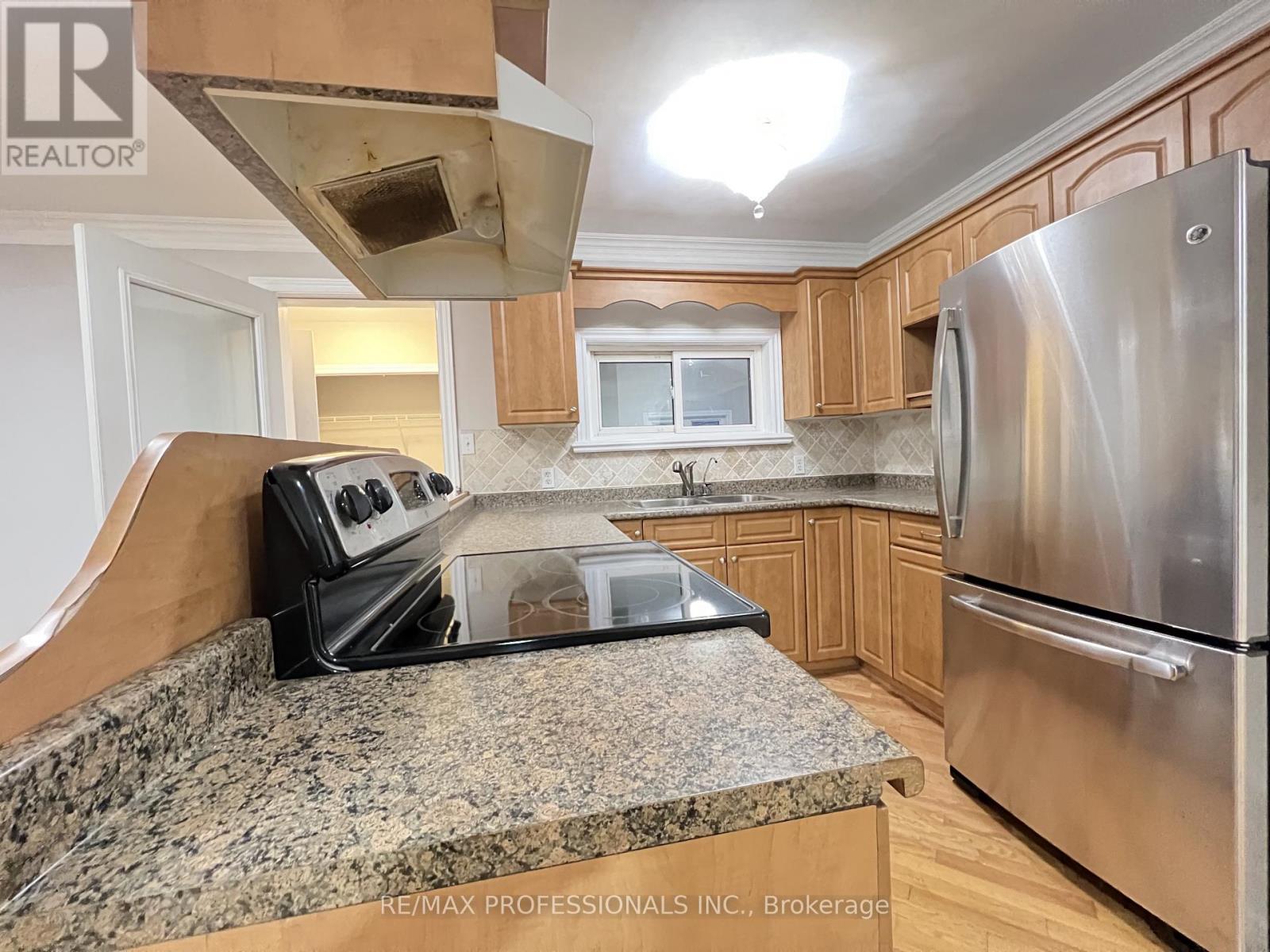 Coach House - 7158 Bell School Line, Milton, Ontario  L9T 2Y1 - Photo 11 - W12693424