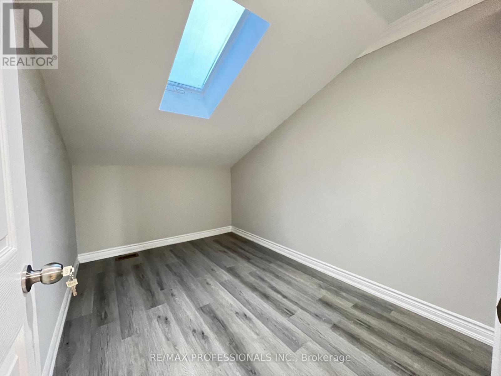 Coach House - 7158 Bell School Line, Milton, Ontario  L9T 2Y1 - Photo 13 - W12693424