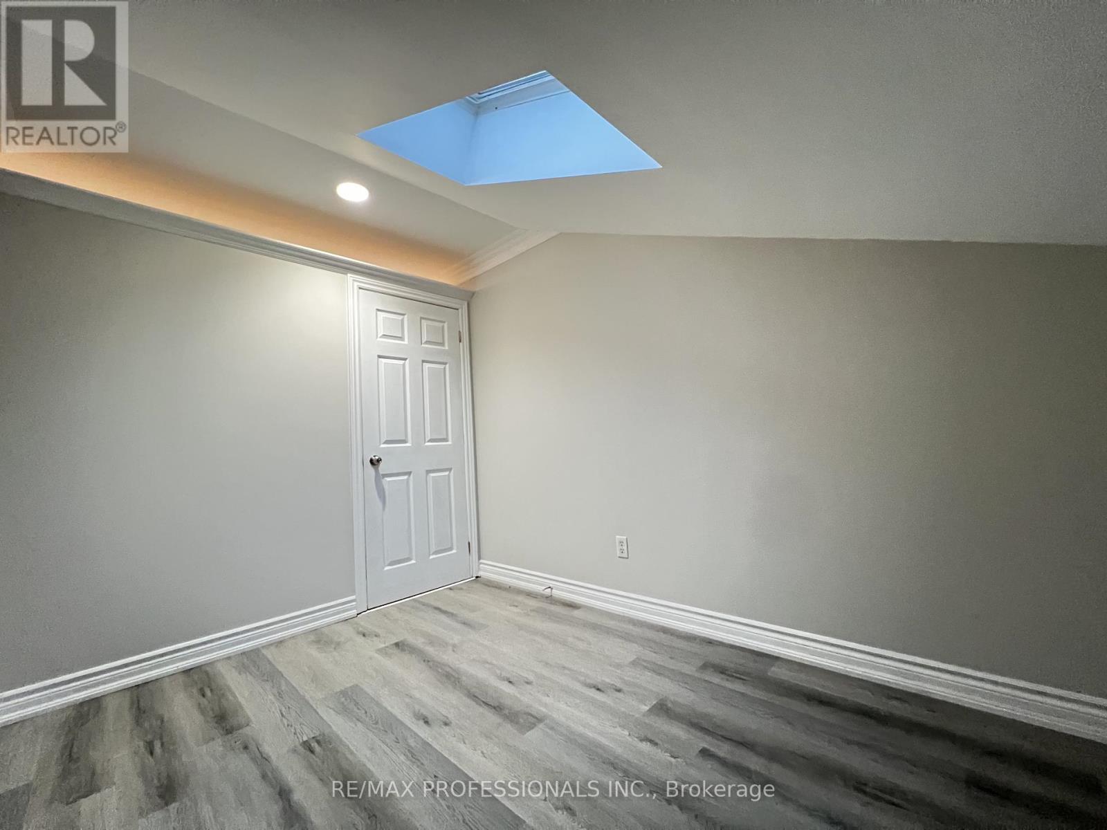 Coach House - 7158 Bell School Line, Milton, Ontario  L9T 2Y1 - Photo 14 - W12693424