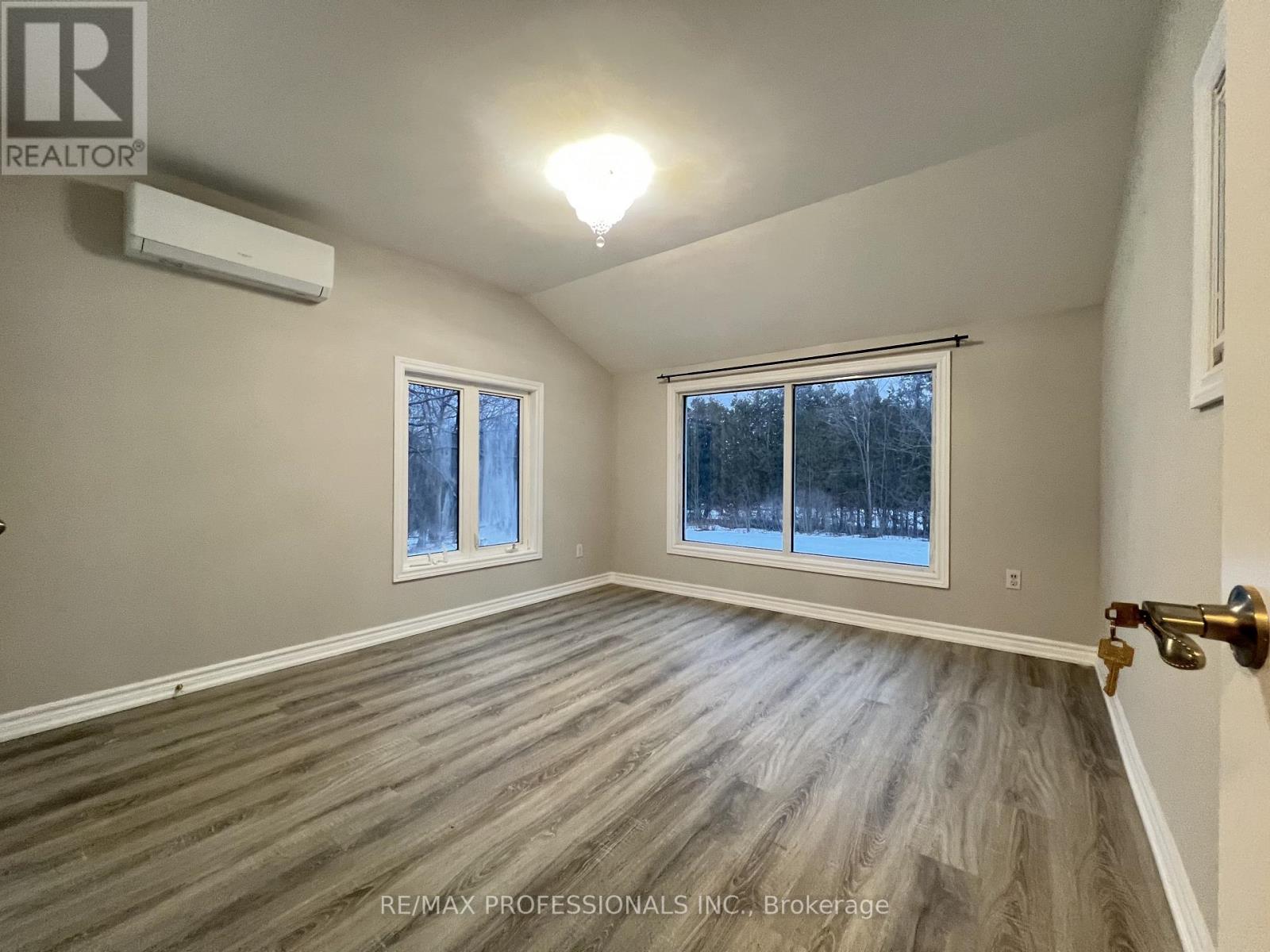 Coach House - 7158 Bell School Line, Milton, Ontario  L9T 2Y1 - Photo 17 - W12693424