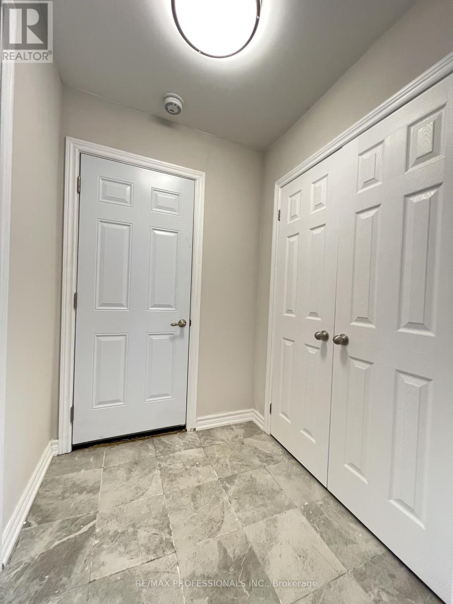 Coach House - 7158 Bell School Line, Milton, Ontario  L9T 2Y1 - Photo 18 - W12693424