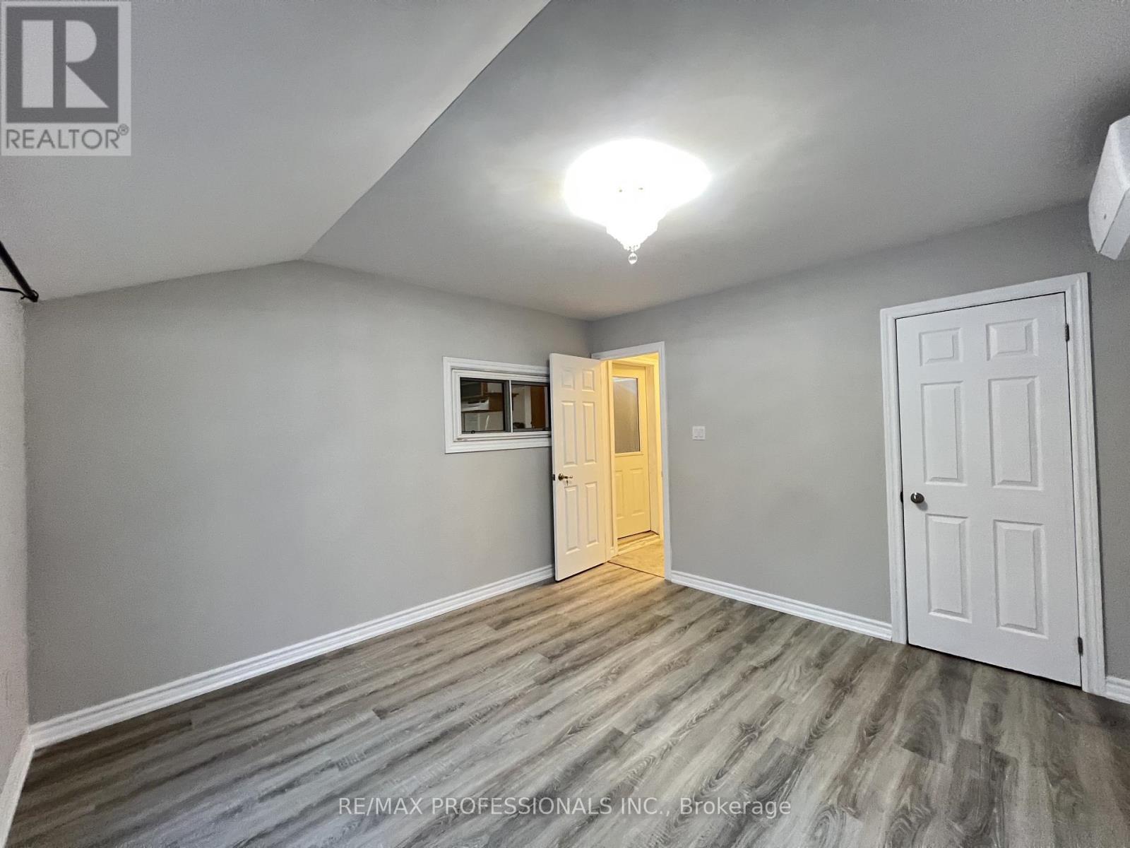 Coach House - 7158 Bell School Line, Milton, Ontario  L9T 2Y1 - Photo 20 - W12693424