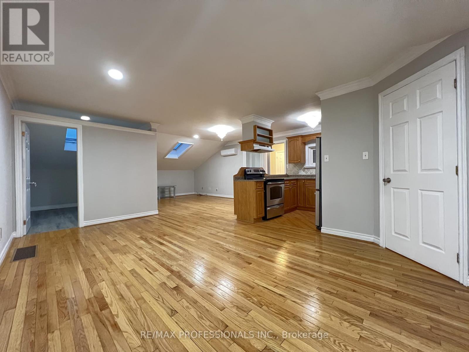 Coach House - 7158 Bell School Line, Milton, Ontario  L9T 2Y1 - Photo 22 - W12693424