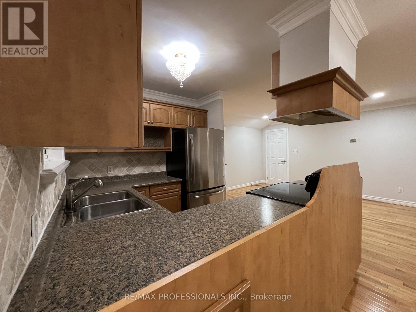 Coach House - 7158 Bell School Line, Milton, Ontario  L9T 2Y1 - Photo 6 - W12693424