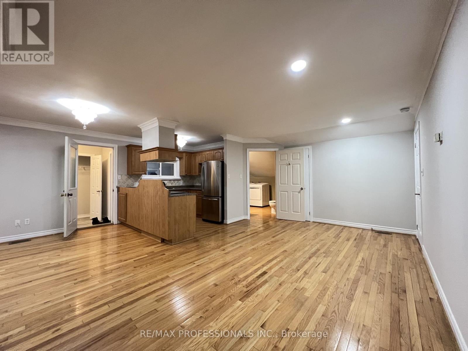 Coach House - 7158 Bell School Line, Milton, Ontario  L9T 2Y1 - Photo 8 - W12693424