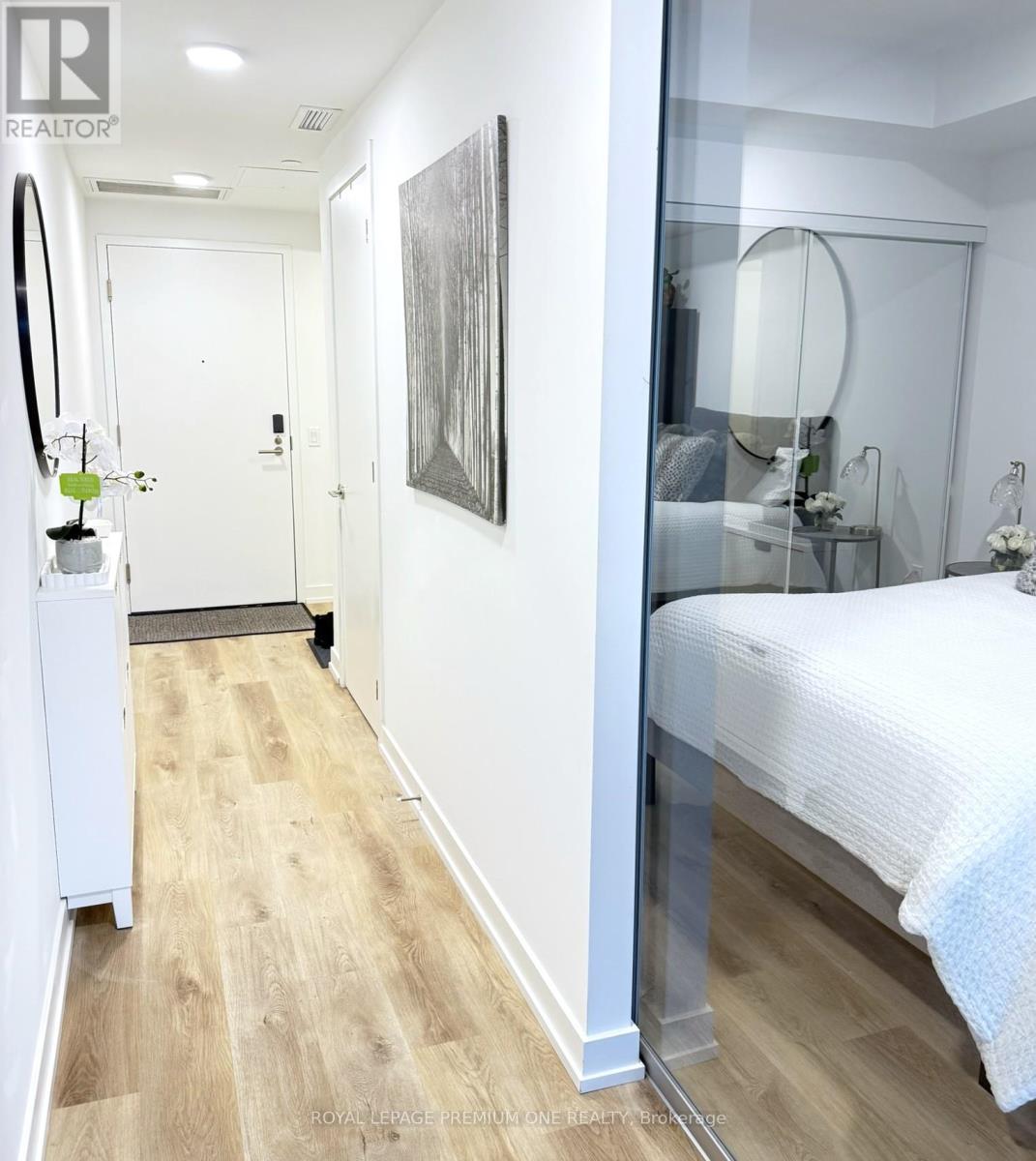 319 - 6 Chartwell Road, Toronto, Ontario  M8Z 0H2 - Photo 4 - W12693464