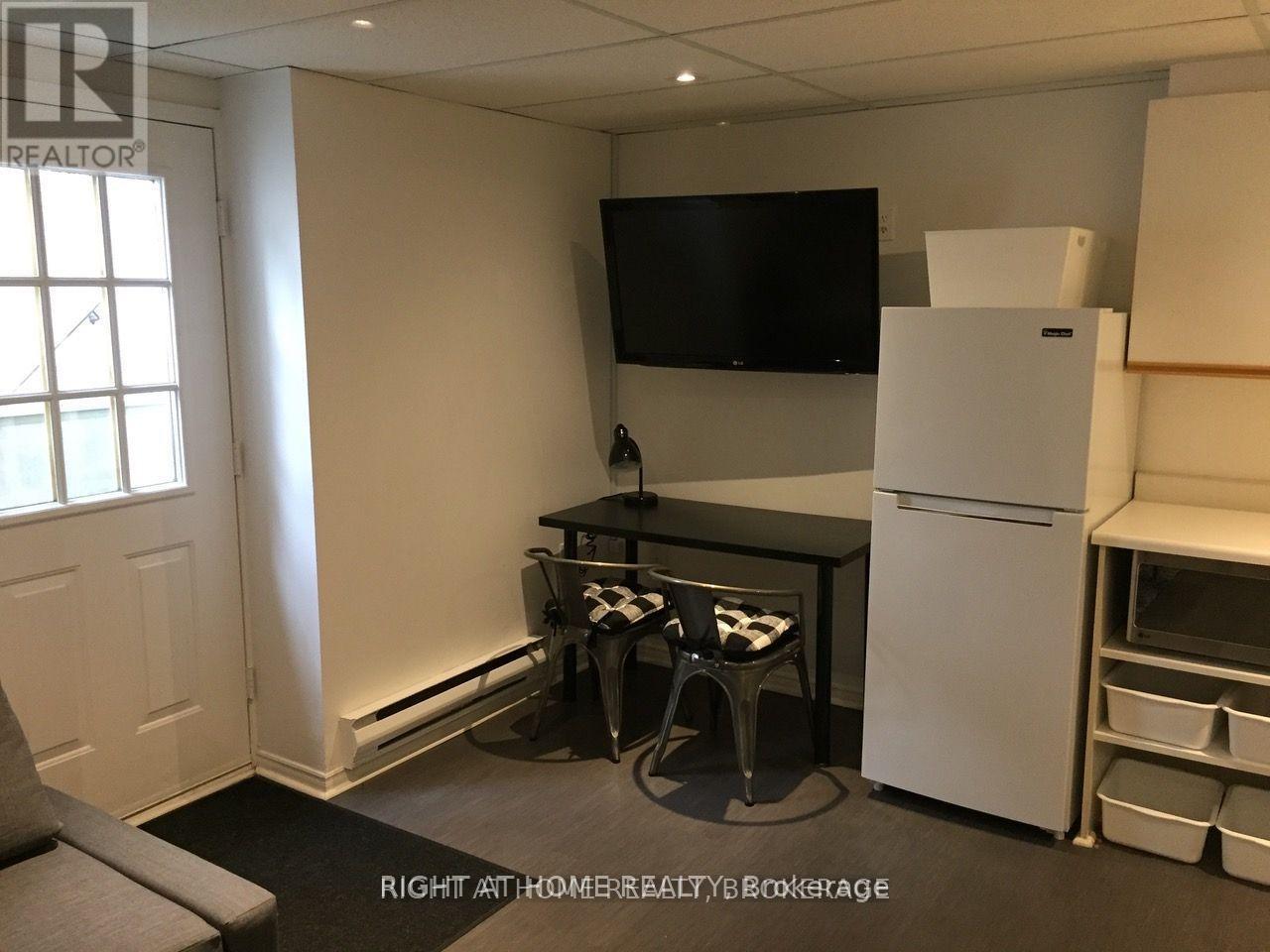 164 Trafalgar Road, Oakville, Ontario  L6J 3G6 - Photo 2 - W12693470