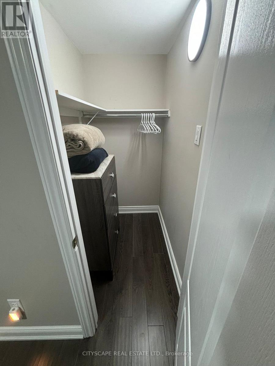 50 Mountain Ridge Road, Brampton, Ontario  L6Y 0B4 - Photo 9 - W12693488