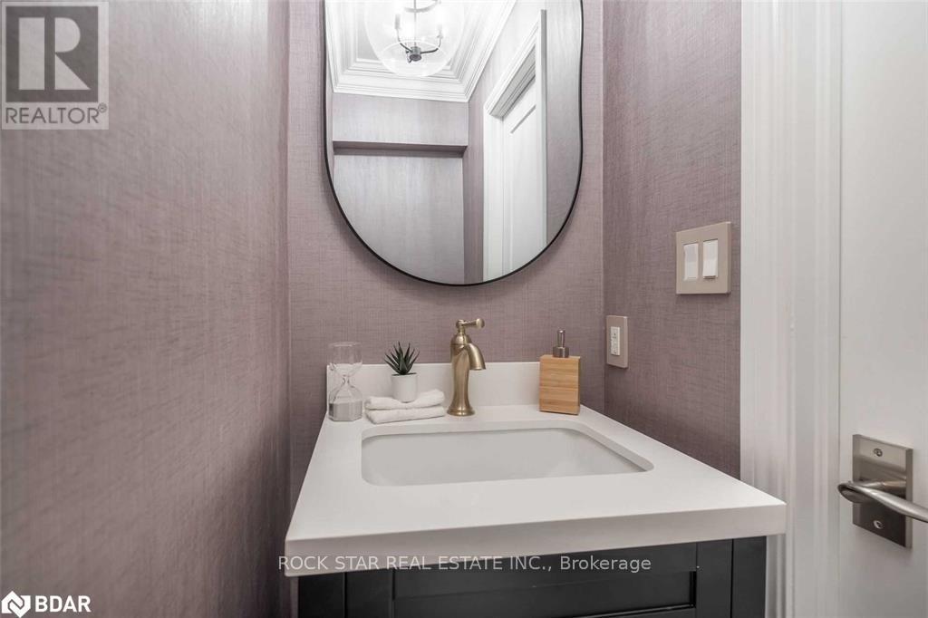 Upper - 1 Edward Street, Hamilton, Ontario  L8L 2V2 - Photo 11 - X12693398