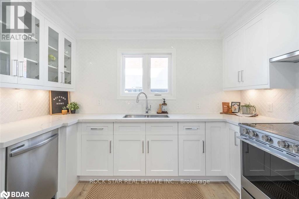 Upper - 1 Edward Street, Hamilton, Ontario  L8L 2V2 - Photo 8 - X12693398