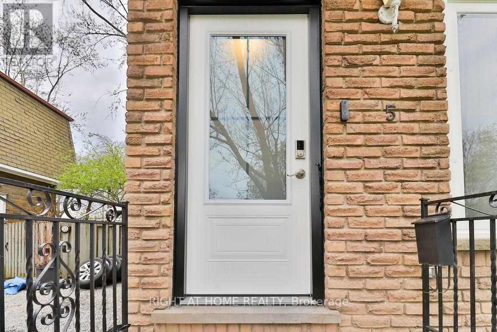 5 Prince Paul Crescent, St. Catharines, Ontario  L2N 3A8 - Photo 2 - X12693406