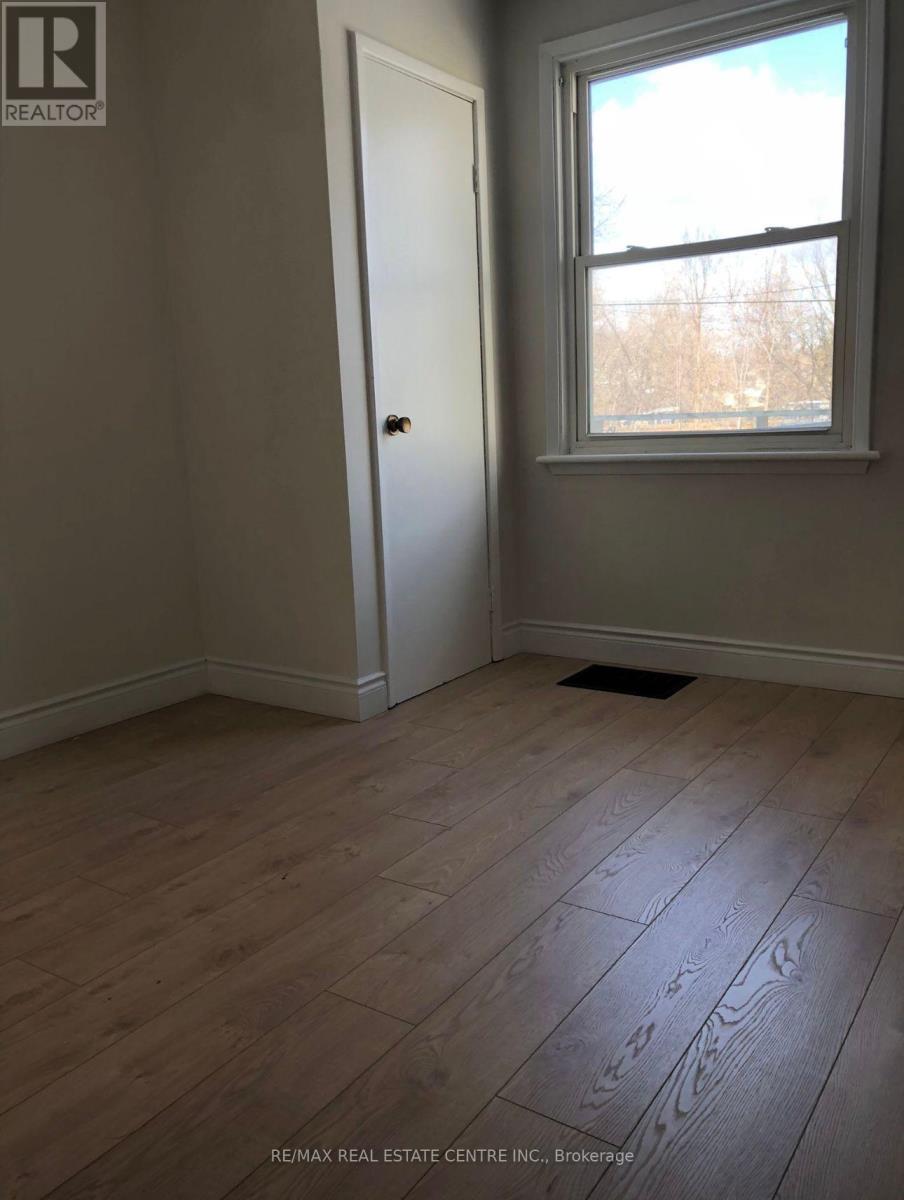 25 Hayes Avenue, Hamilton, Ontario  L8H 1M3 - Photo 10 - X12693426