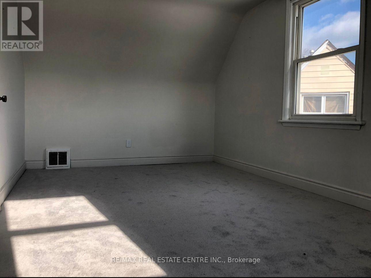 25 Hayes Avenue, Hamilton, Ontario  L8H 1M3 - Photo 12 - X12693426