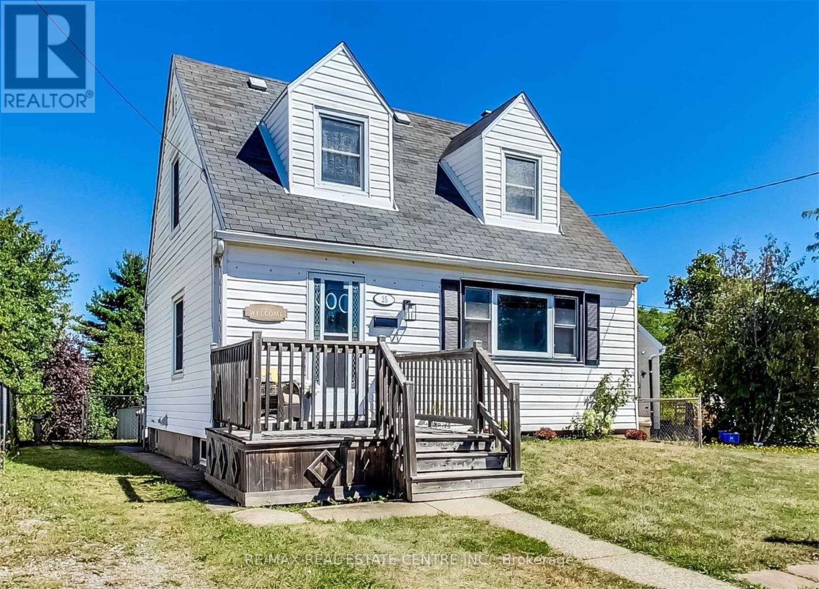 25 Hayes Avenue, Hamilton, Ontario  L8H 1M3 - Photo 2 - X12693426