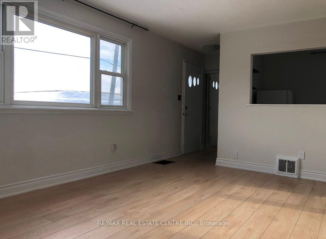 25 Hayes Avenue, Hamilton, Ontario  L8H 1M3 - Photo 5 - X12693426