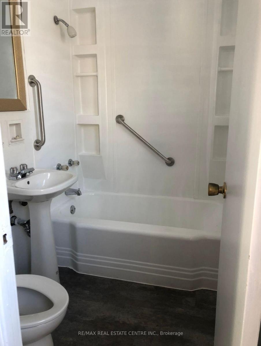 25 Hayes Avenue, Hamilton, Ontario  L8H 1M3 - Photo 8 - X12693426