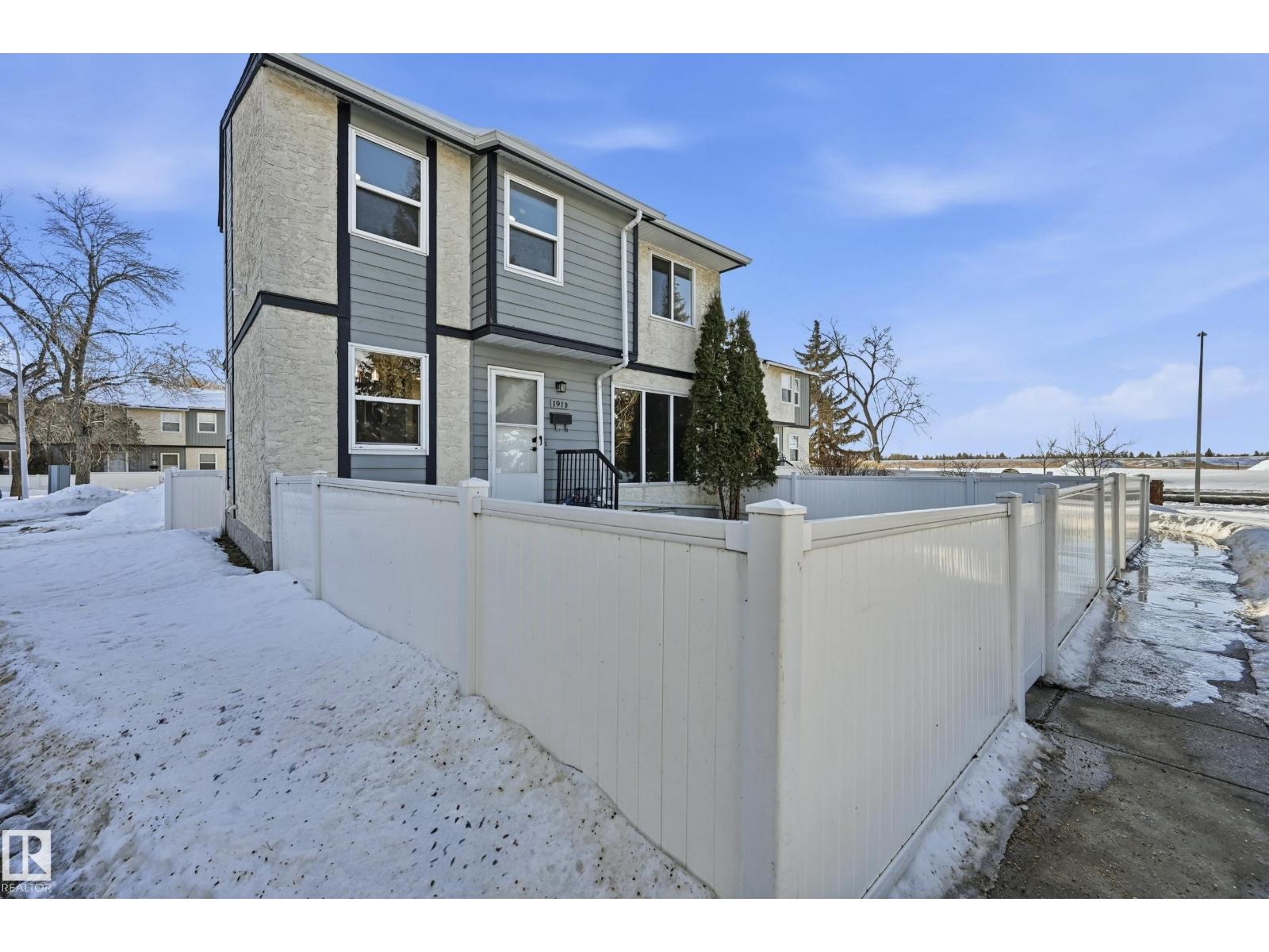 191d Homestead Cr Nw, Edmonton, Alberta  T5A 2Y2 - Photo 2 - E4469924