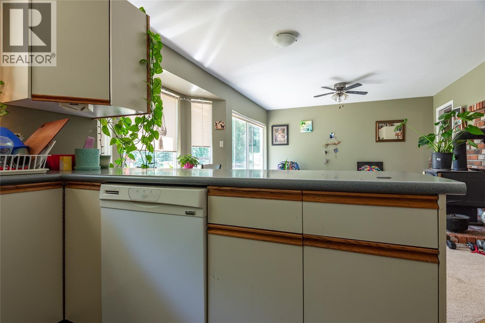 8598 Island Hwy N, Black Creek, British Columbia  V9N 1H3 - Photo 17 - 1023207