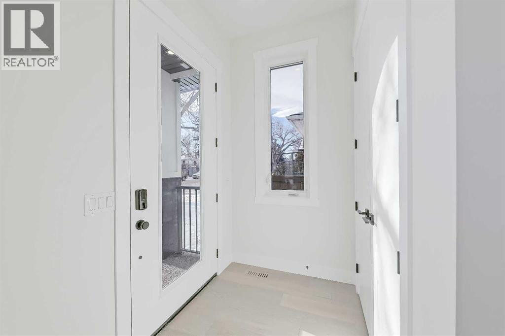 1728 19 Avenue Nw, Calgary, Alberta  T2M 1B3 - Photo 3 - A2278016