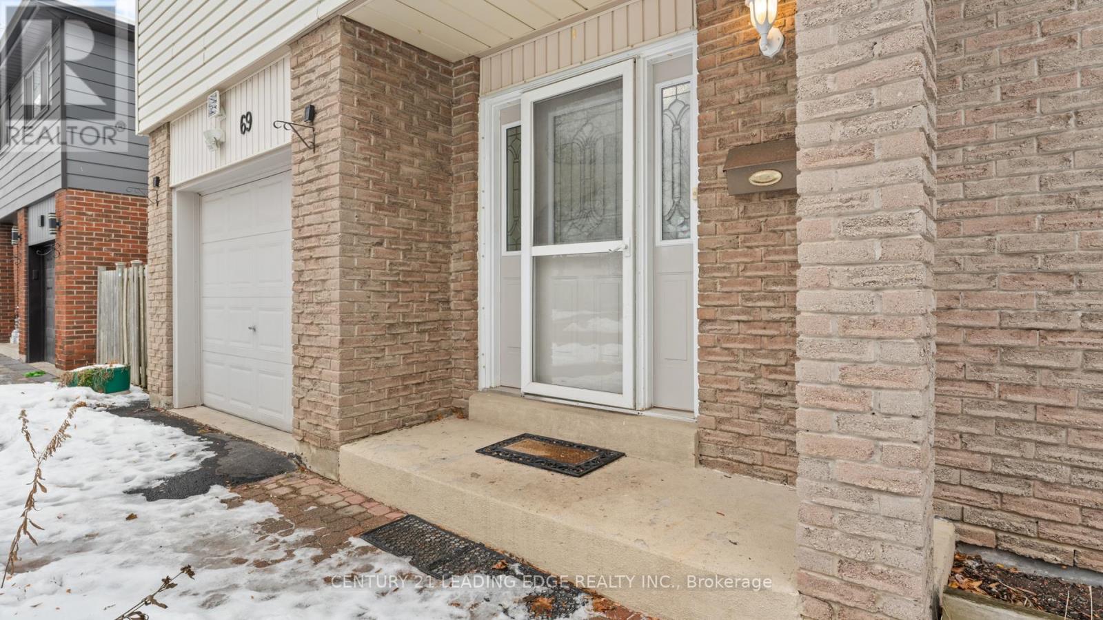 69 Calais Street, Whitby, Ontario  L1N 5M3 - Photo 4 - E12642572
