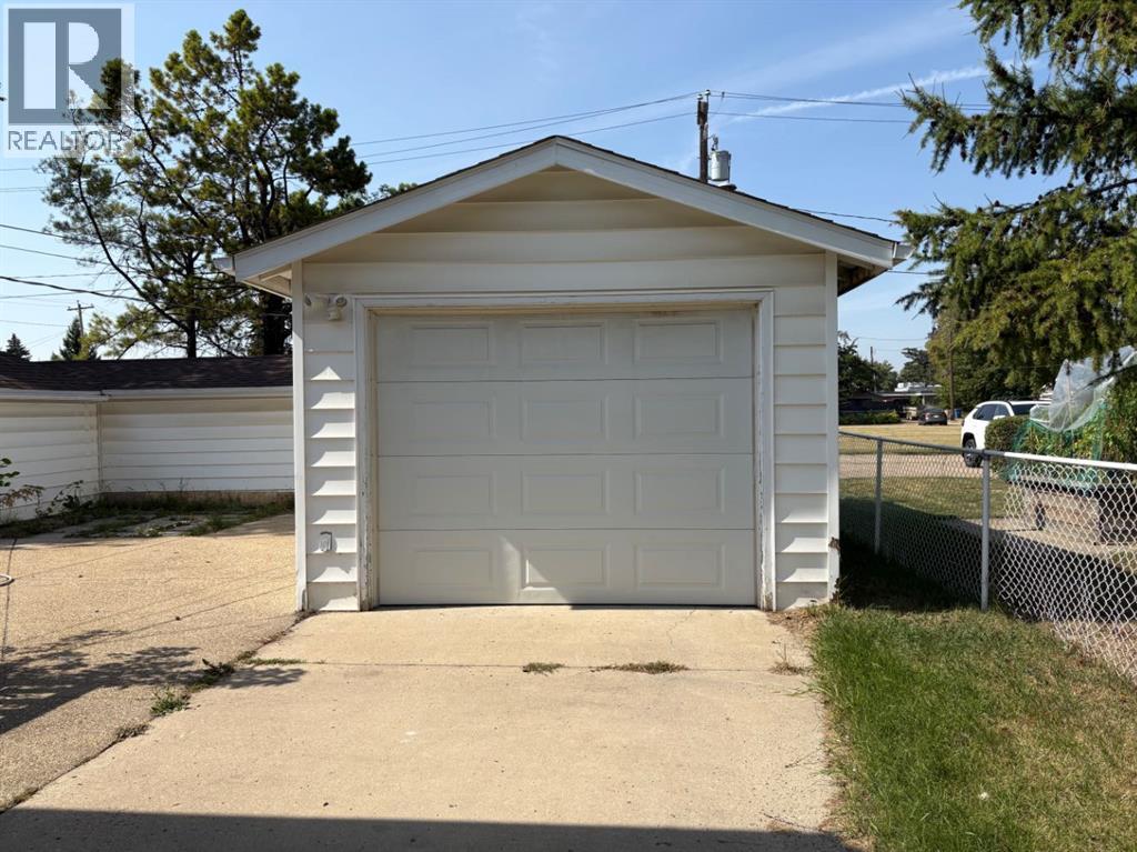 3918 56 Avenue, Red Deer, Alberta  T4N 4P5 - Photo 4 - A2277582