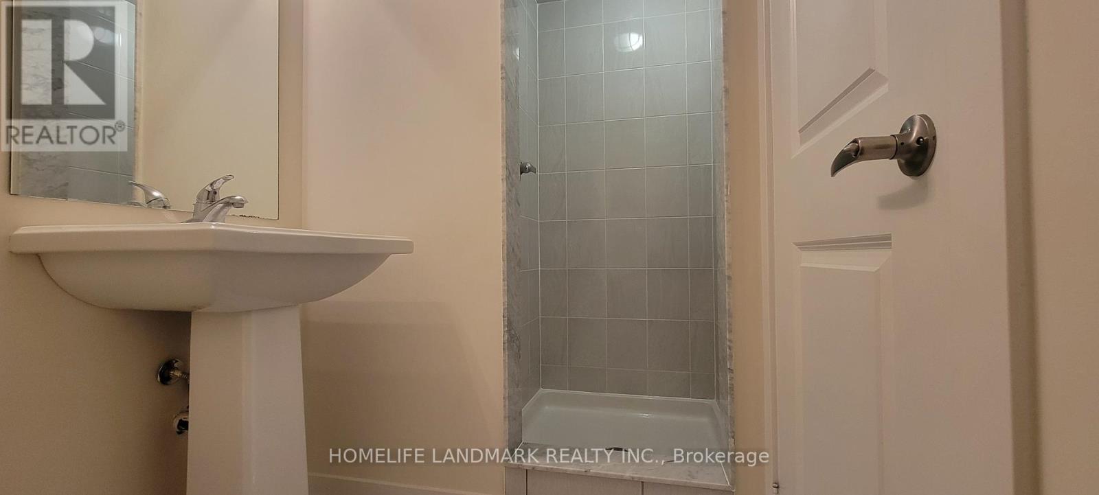 2514 Castlegate Crossing, Pickering, Ontario  L1X 0H6 - Photo 18 - E12693516