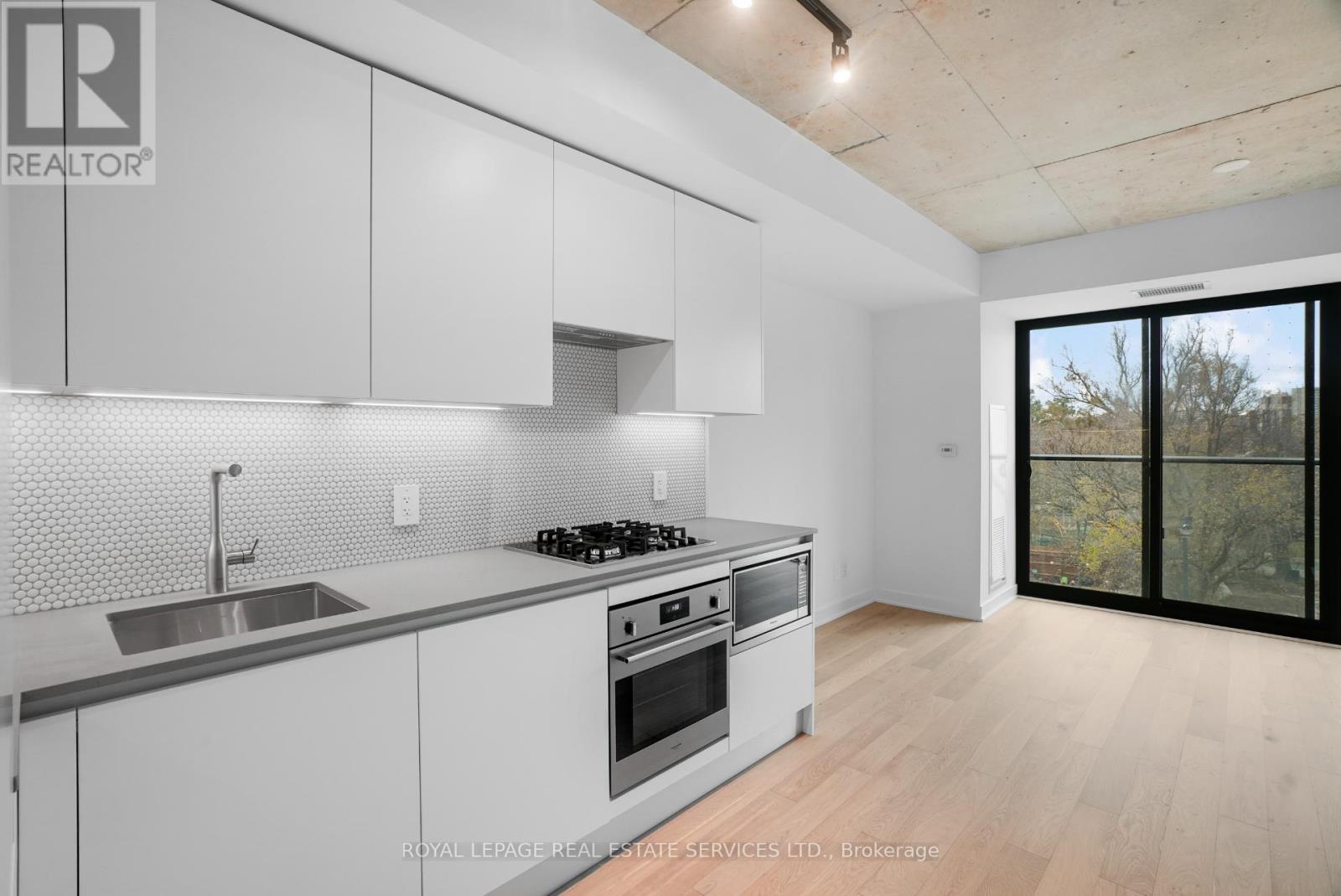 302 - 2720 Dundas Street W, Toronto, Ontario  M6P 1Y2 - Photo 10 - W12693536