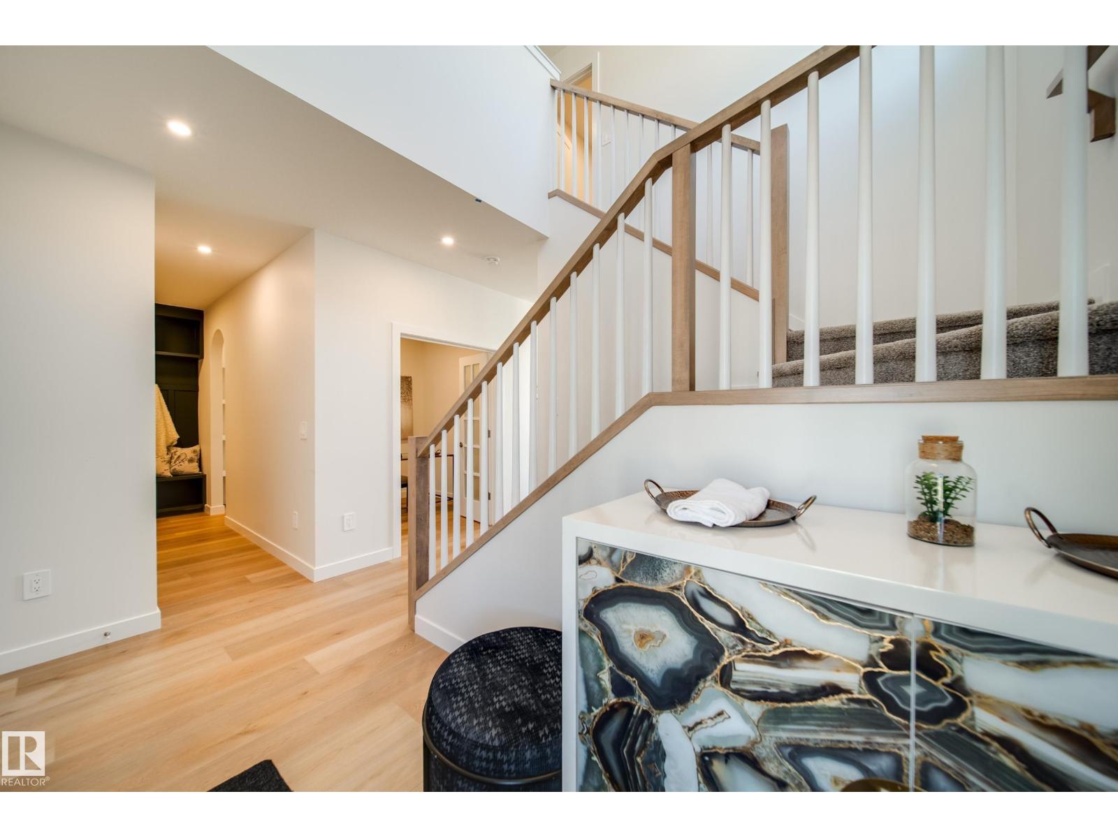 1 Cloutier Cl, St. Albert, Alberta  T8T 2C9 - Photo 5 - E4469928