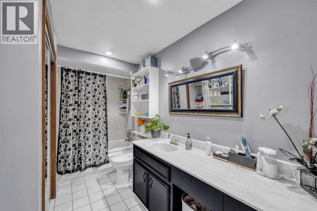 303 Ranchridge Bay Nw, Calgary, Alberta  T3G 1V5 - Photo 22 - A2278074