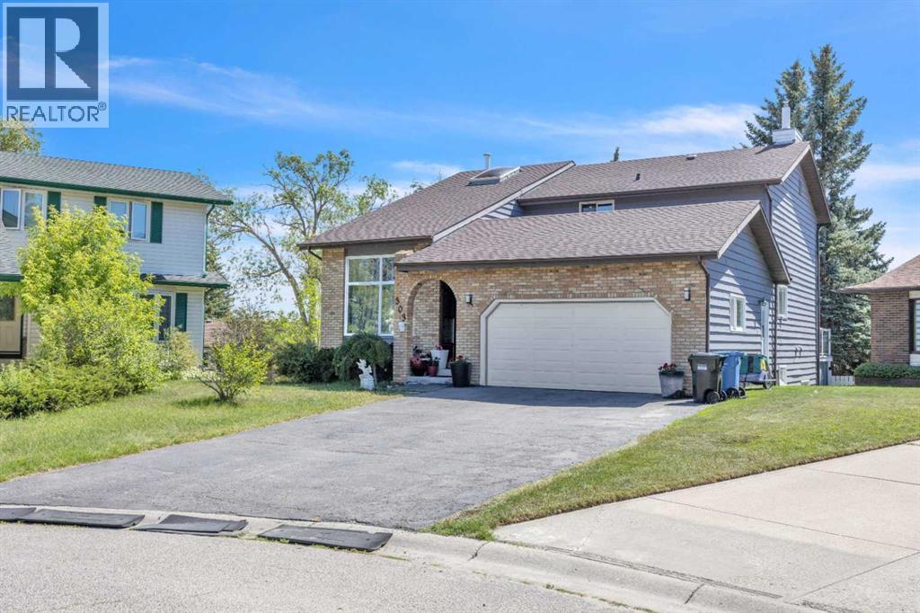 303 Ranchridge Bay Nw, Calgary, Alberta  T3G 1V5 - Photo 2 - A2278074