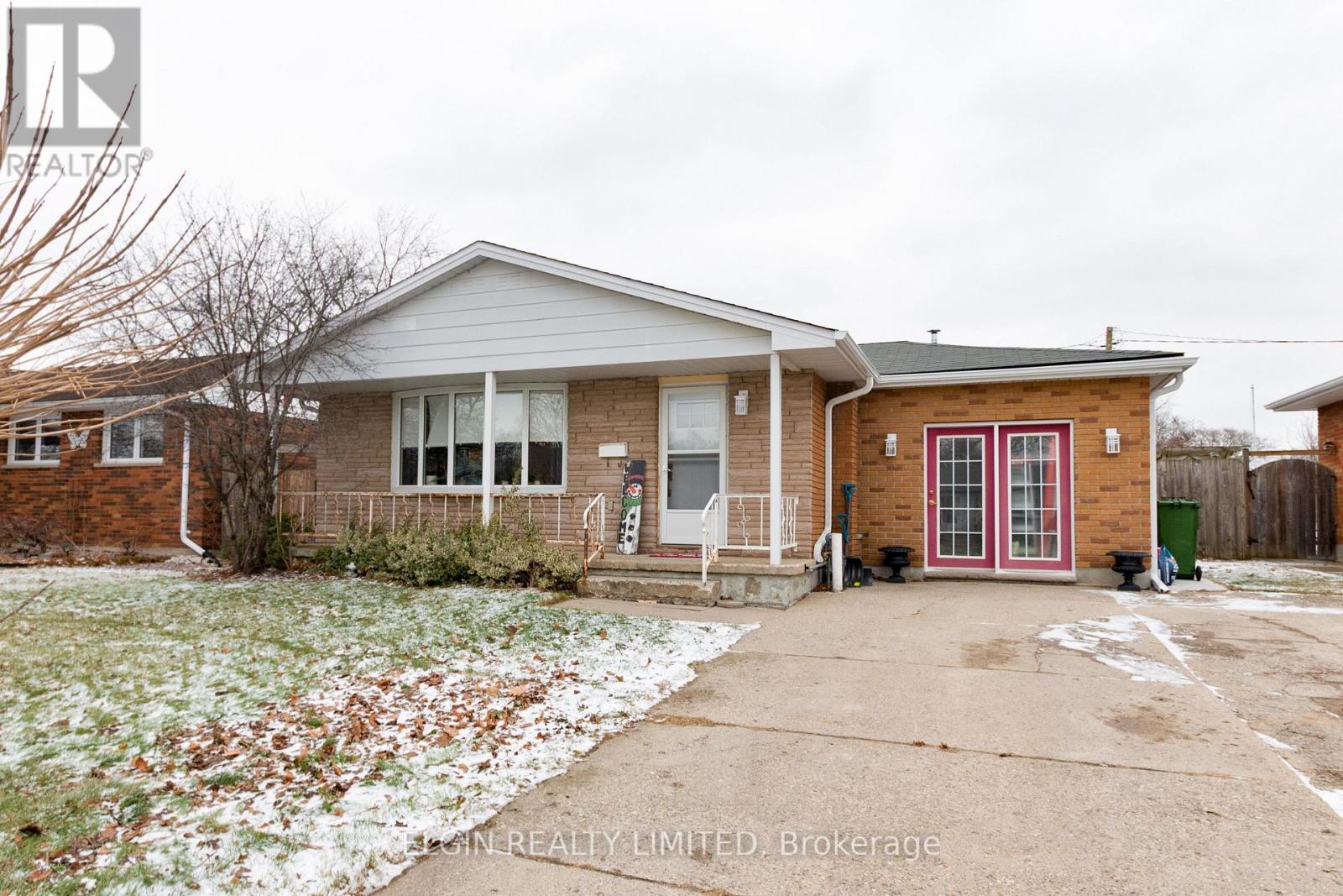 6 Dunwich Drive, St. Thomas, Ontario  N5R 4T8 - Photo 2 - X12693548