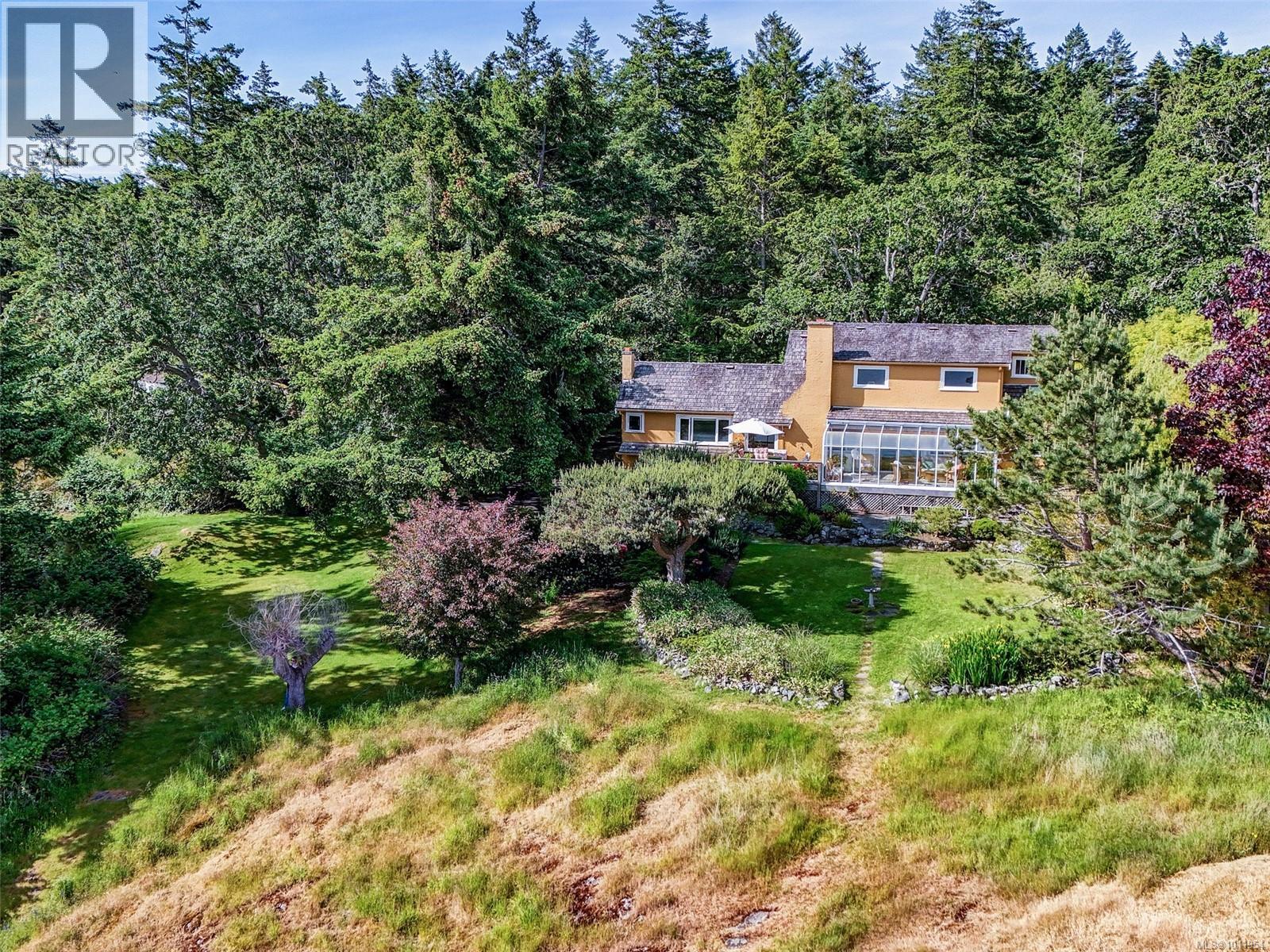 2550 Queenswood Dr, Saanich, British Columbia  V8N 1X5 - Photo 48 - 1011954