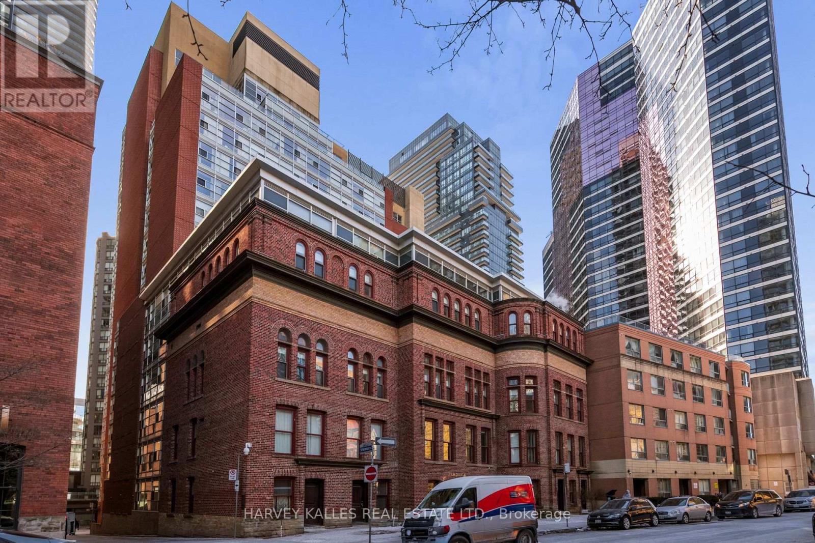 618 - 11 ST JOSEPH STREET, Toronto, Ontario