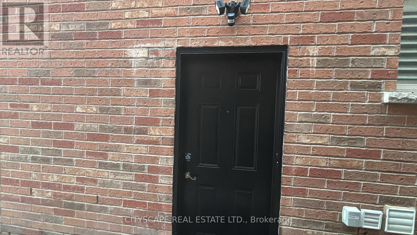 50 Mountain Ridge Road, Brampton, Ontario  L6Y 0B4 - Photo 3 - W12693488