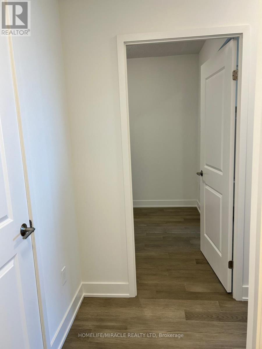 1101 W - 202 Burnhamthorpe Road E, Mississauga (Mississauga Valleys), Ontario  L5A 0B2 - Photo 3 - W12693538