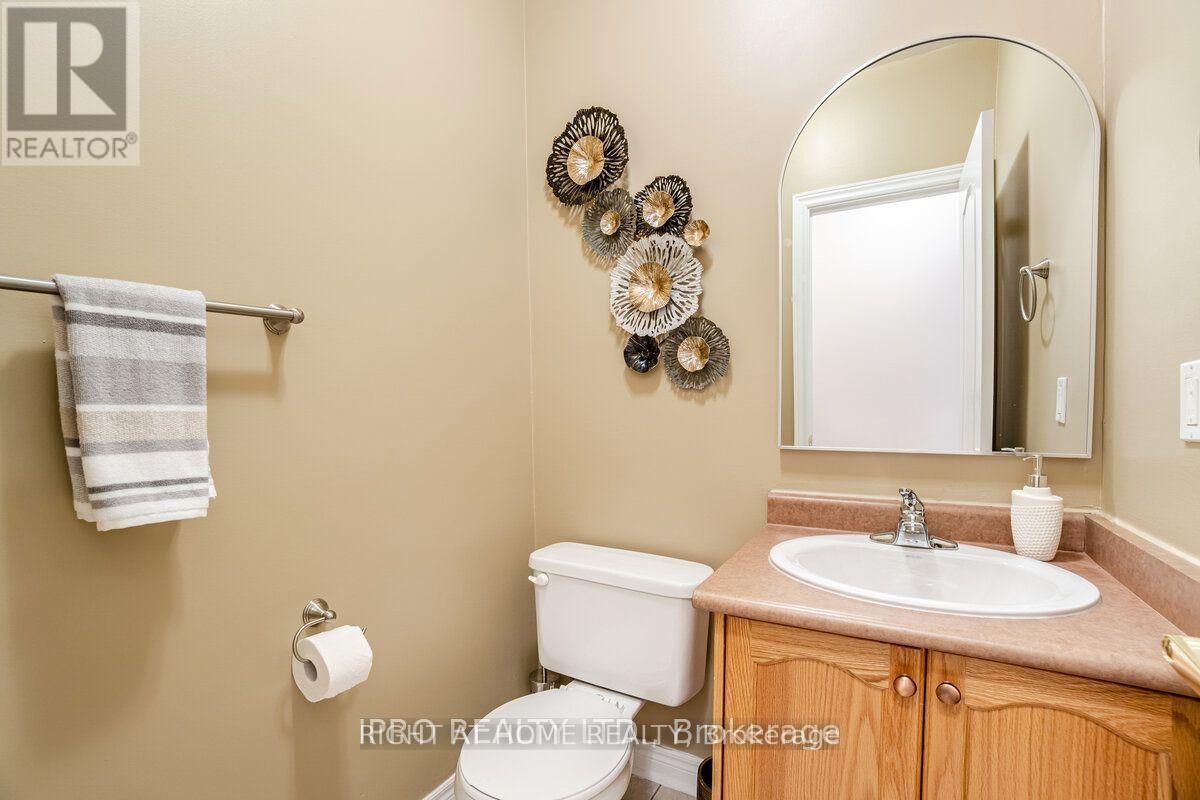 3914 Stardust Drive, Mississauga, Ontario  L5M 8A6 - Photo 10 - W12693604