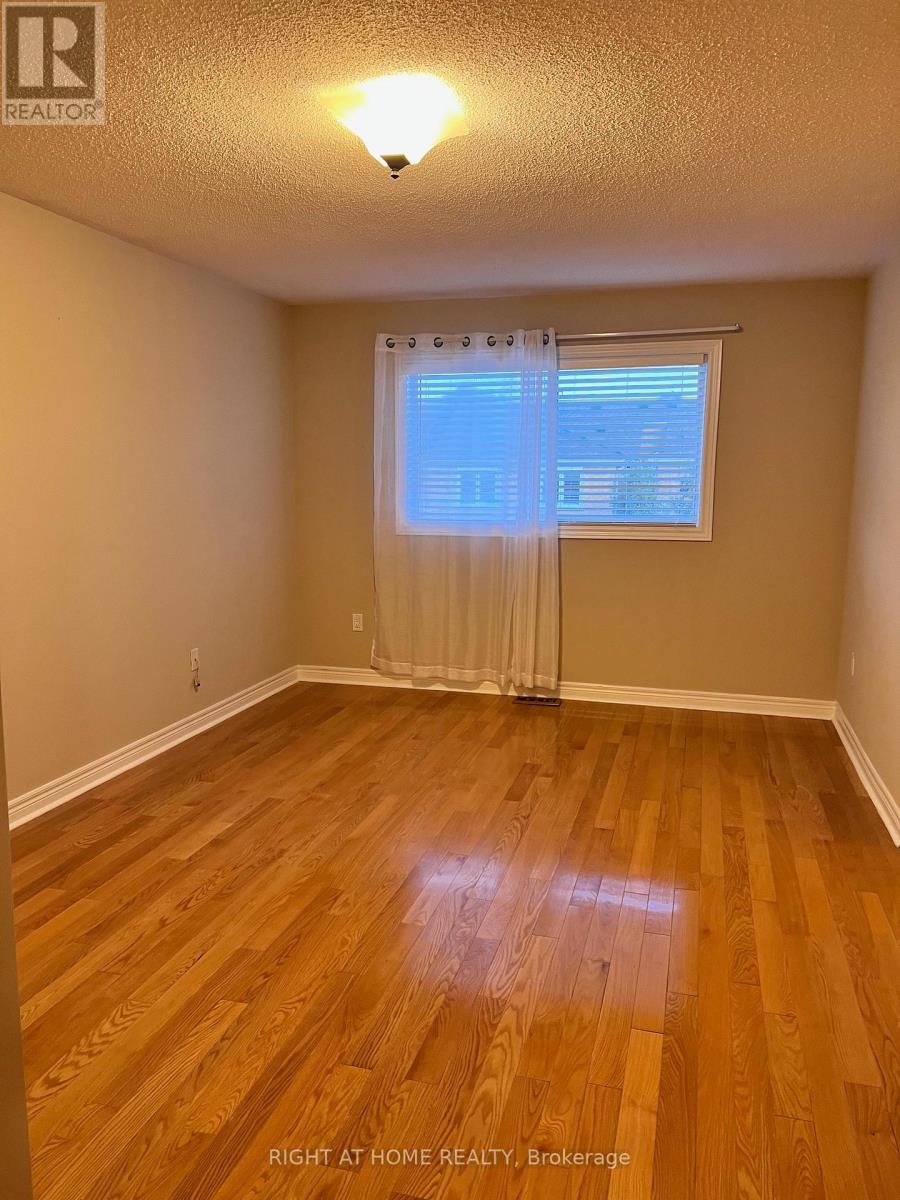 3914 Stardust Drive, Mississauga, Ontario  L5M 8A6 - Photo 11 - W12693604