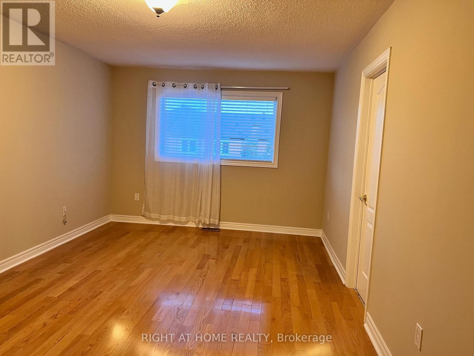 3914 Stardust Drive, Mississauga, Ontario  L5M 8A6 - Photo 12 - W12693604