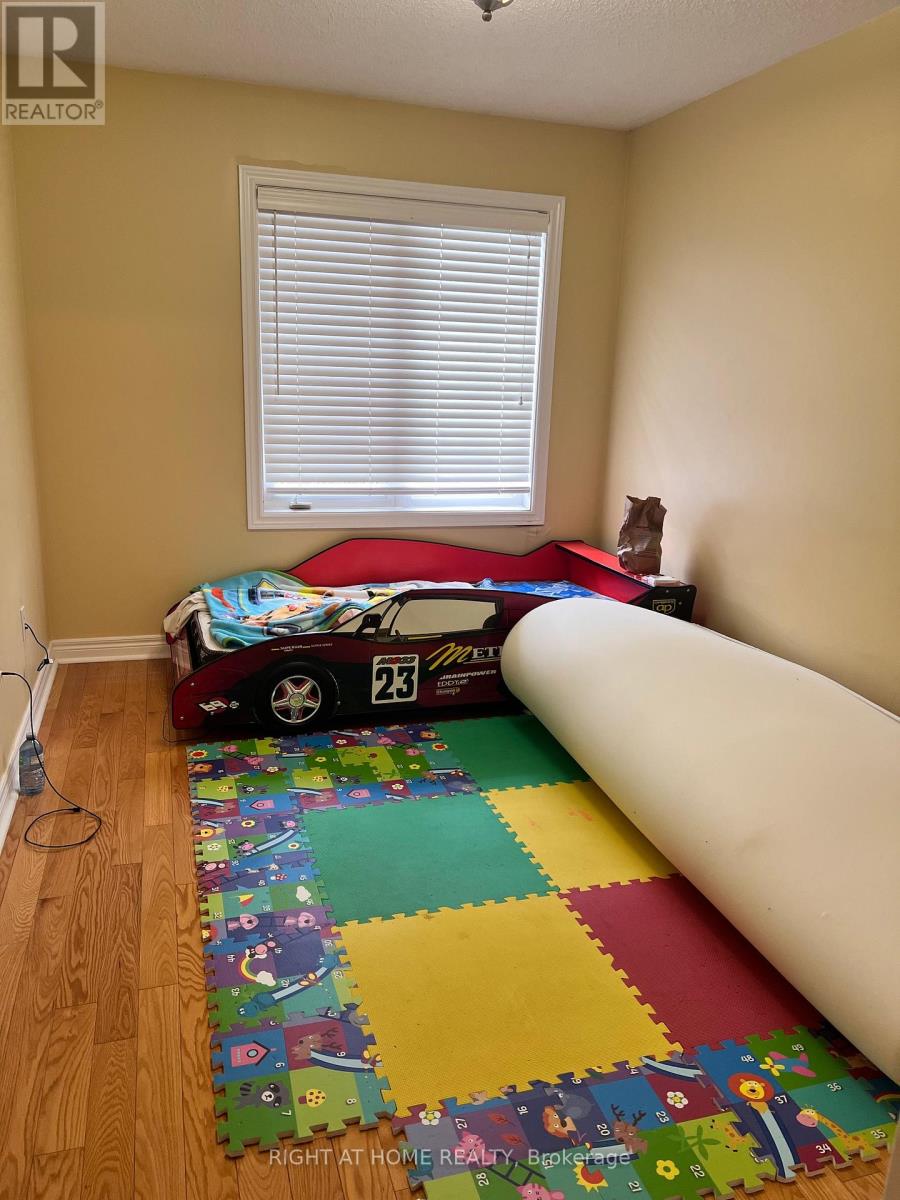 3914 Stardust Drive, Mississauga, Ontario  L5M 8A6 - Photo 16 - W12693604