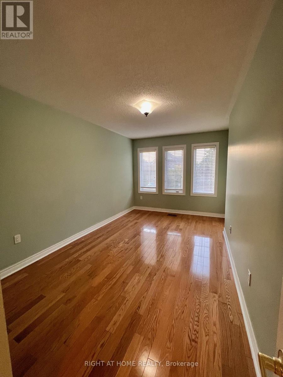 3914 Stardust Drive, Mississauga, Ontario  L5M 8A6 - Photo 17 - W12693604