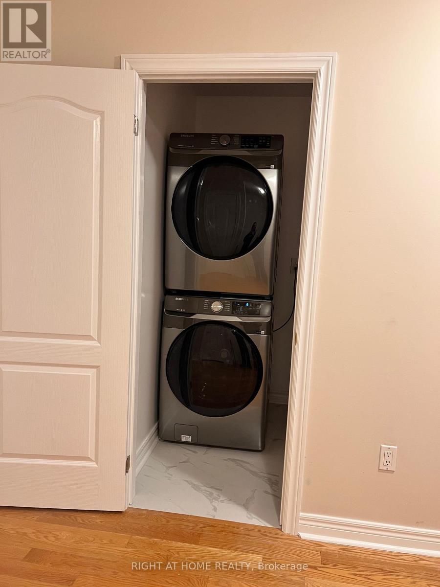 3914 Stardust Drive, Mississauga, Ontario  L5M 8A6 - Photo 18 - W12693604