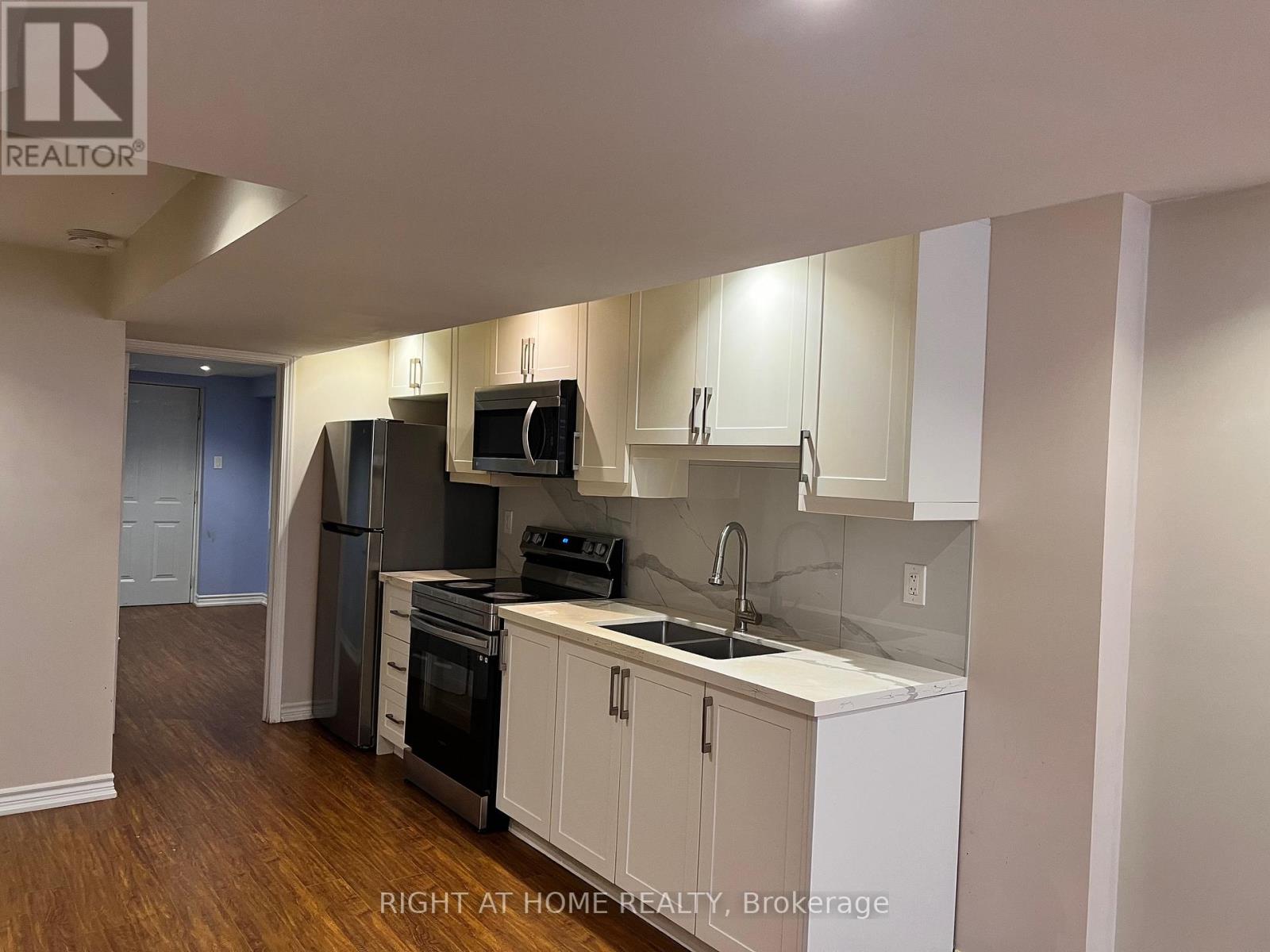 3914 Stardust Drive, Mississauga, Ontario  L5M 8A6 - Photo 22 - W12693604