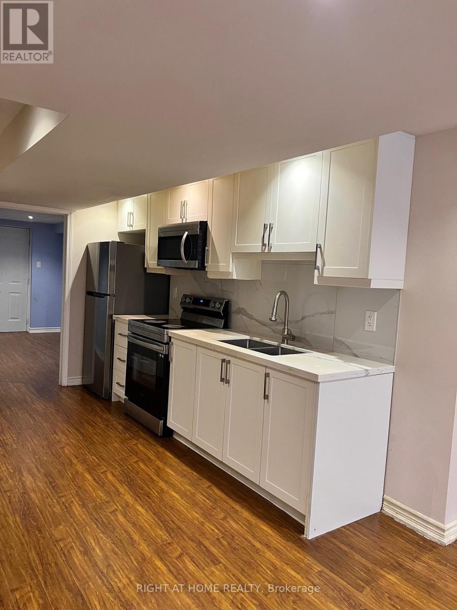 3914 Stardust Drive, Mississauga, Ontario  L5M 8A6 - Photo 23 - W12693604