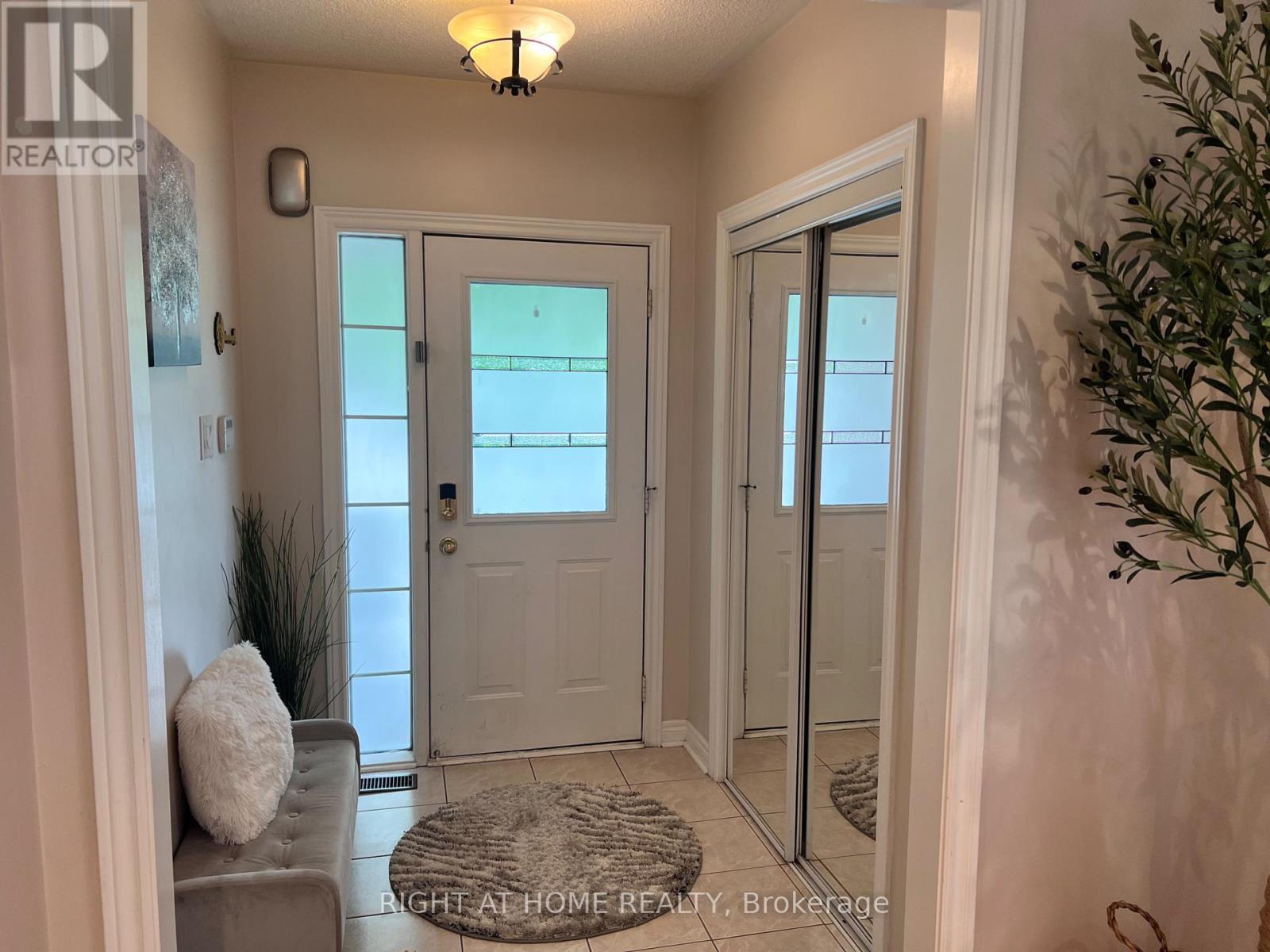 3914 Stardust Drive, Mississauga, Ontario  L5M 8A6 - Photo 3 - W12693604